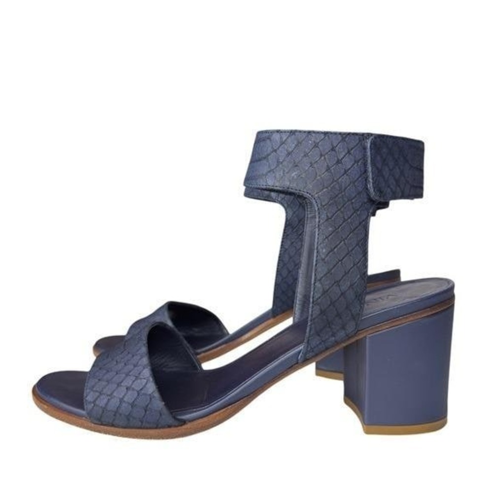 Vince. Sz 7 Josslyn Navy Leather Snake Embossed Ankle Strap Heel Sandals Spring